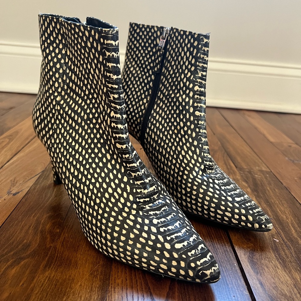 Size 39 (8.5) EUC LK Bennett Snakeskin Boots
